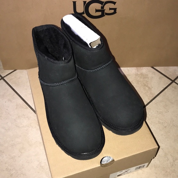 Women’s UGG CLASSIC MINI II BOOTS BLACK - Picture 4 of 13